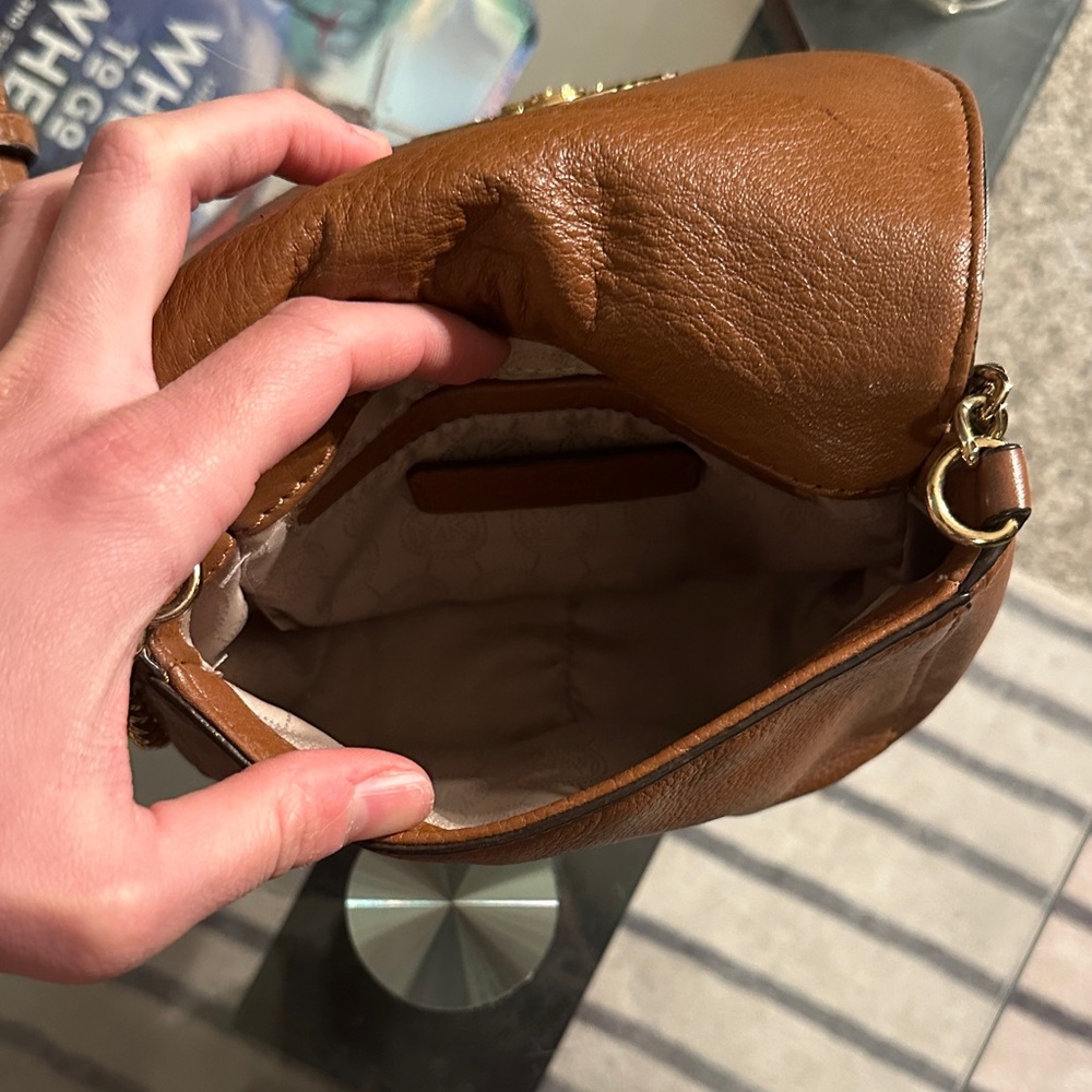 Michael Kors Tan Crossbody Bag with Gold Logo - Picture 3 of 6